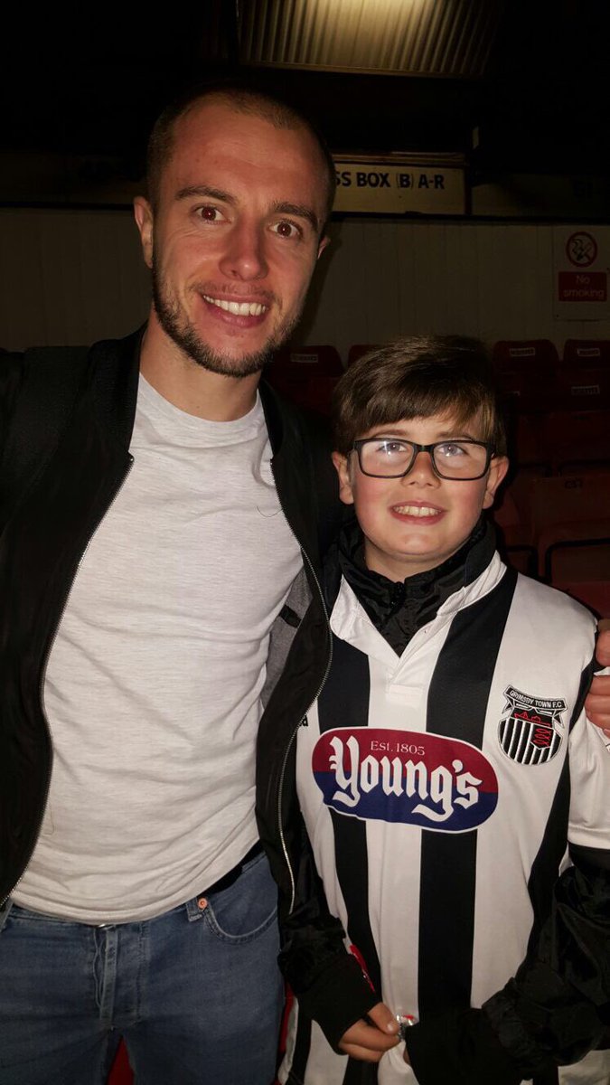 rowbsapril84's tweet photo. Was hoping for a @RHannah10 equaliser 😞 but not to be.
Unlucky Ross, thought u boys deserved a draw. Keep up the graft mate, was great to catch up last week, little snap for u #SuperRoss https://t.co/LABzMqYKK5