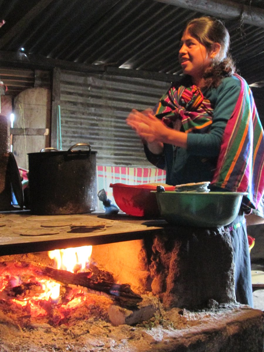 Yabal_'s tweet photo. #ThrowbackThursday Manuela making some #Tortillas for lunch time. #Yabal #WomenProjects #WomenEmpowerment #WomenEntrepeneurs #RealWomen #MayanWomen #Cooperatives #FairTrade #EthicalFashion #EcoFashion #GoodFashion #RealFashion #Guatemala #Xela https://t.co/prPWV35rVD