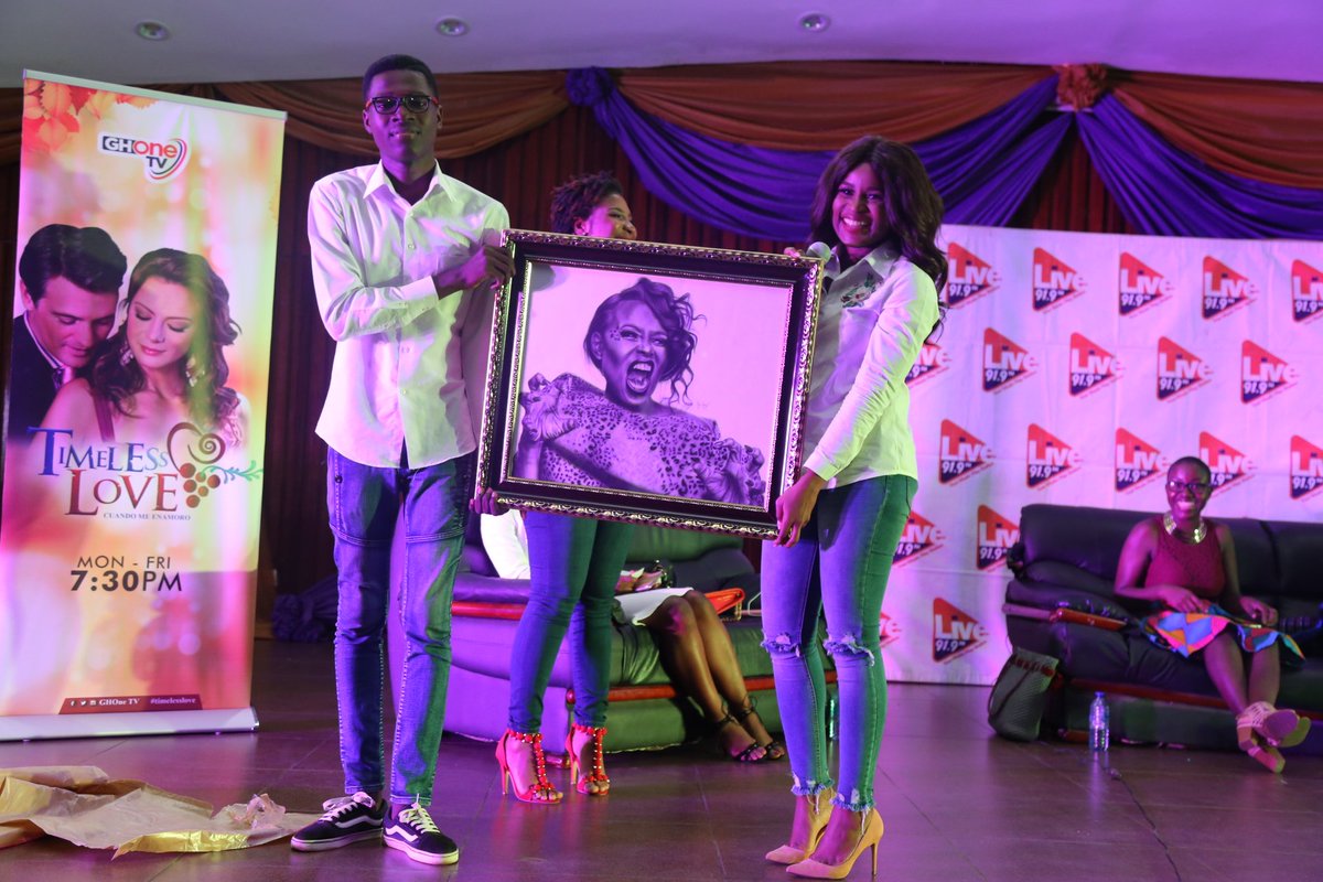 KNUST_Live's tweet photo. .@berlamundi got herself something from Kumasi ๐
@live919fm
#GirlCodeKNUST https://t.co/W3eYKlAOlA