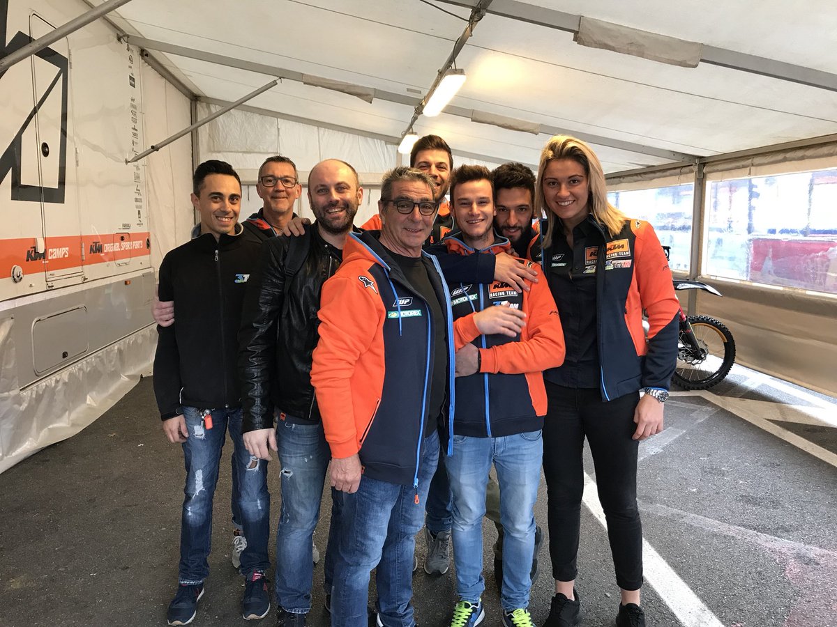 GiudiciGiorgia's tweet photo. Bella giornata oggi all’EICMA.È veramente un piacere per me tornare a correre con questo colore.Thanks for all! #3MxTeam #ktmitaly #GG174 https://t.co/sh5jOV7zkt