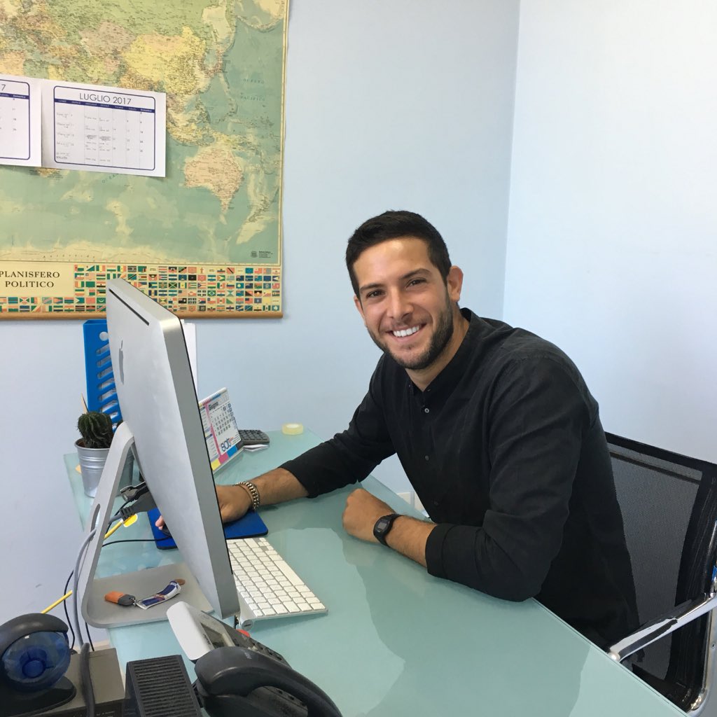 JacopoFerri's tweet photo. Fai il lavoro che ami e potrai dire di non aver lavorato un solo giorno in vita tua
#marketing #business https://t.co/G6zdvdCusD
