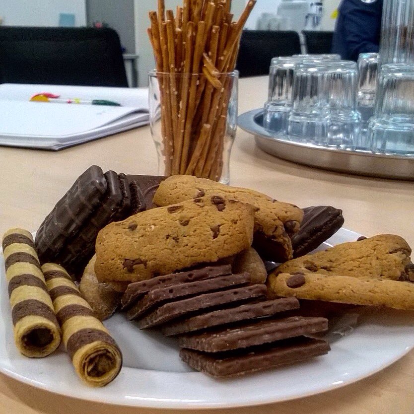 miwengermayer's tweet photo. Meetingproviant ...
#meetingration #nichtallesaufeinmalessen #kekse #nervenfutter #meeting #instagram #igers #igersvienna https://t.co/8x0xsb05p9
