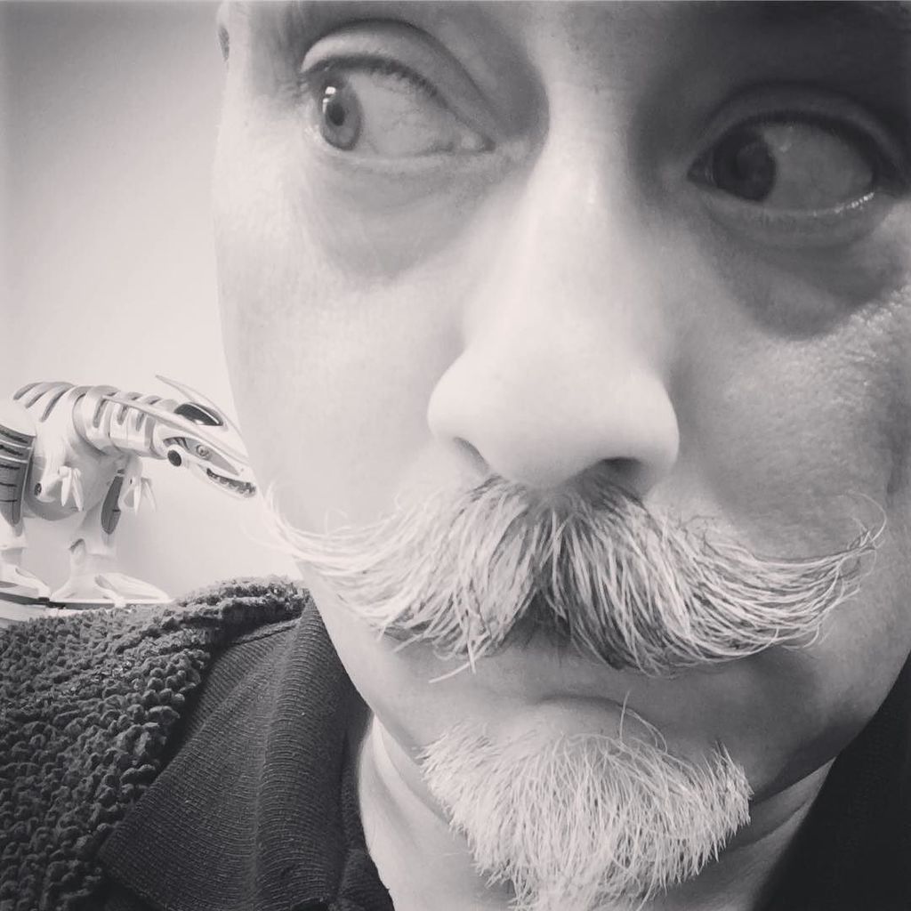 artsproul's tweet photo. Um, I think there’s a #wowweeworld #roboraptor stalking me... #hipstertoys #robots https://t.co/LqPknHzUEJ https://t.co/FMgdAr1RIf