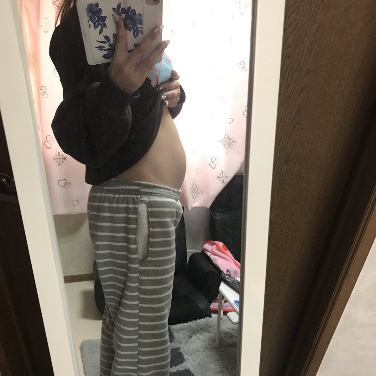 彩耶 28週0日 8ヶ月 やっと8カ月目に突入 急に最近お腹でてきたけんしらない人でも妊婦さんって気づいて声掛けてくれるよーになった 体重が増えまくりなのが悲しいけど 検診でもお顔みれたけど相変わらず寝坊助 口開けて寝とった T 彩耶 28週0日 8ヶ月 やっと8カ月目に突入 急に最近お腹でてきたけんしらない人でも妊婦さんって気づいて声掛けてくれるよーになった 体重が増えまくりなのが悲しいけど 検診でもお顔みれたけど相変わらず寝坊助 口開けて寝とった T