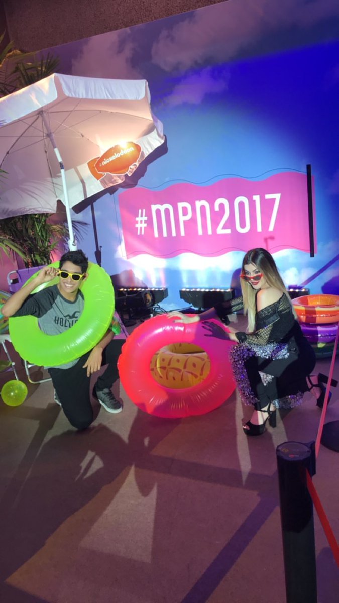 PortalAuthentic's tweet photo. Authentic com a @nahcardoso no #meuspremiosnick https://t.co/fvlpxC0FvA