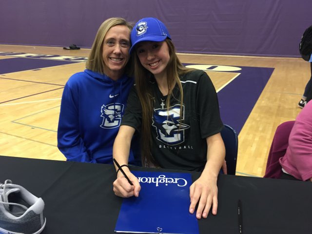 kzumac18's tweet photo. It’s official! Thank you to everyone who has helped make my dreams come true! Go Jays! @CreightonVB @gocreighton https://t.co/kYBvIhKy4H