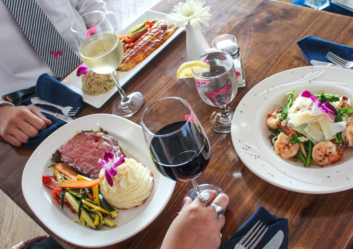 PinkPonyMI's tweet photo. Dinner with friends at the Pink Pony... always a good move. https://t.co/crNpX7xQJv