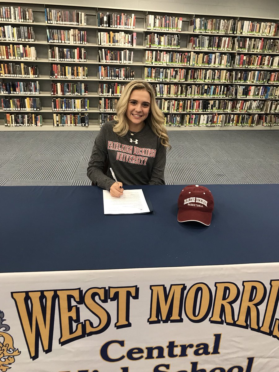 MaddySelvaggi's tweet photo. So excited to finally be a Knight!!❤️💙🏀 #itsofficial Thank you @FDU_WBB @WMCthemes @WMCGirlsBB @dailyrecordspts @ushoops @HSSportsNJ  @scgirlshoops for all the support!! https://t.co/6IoW6yORDW