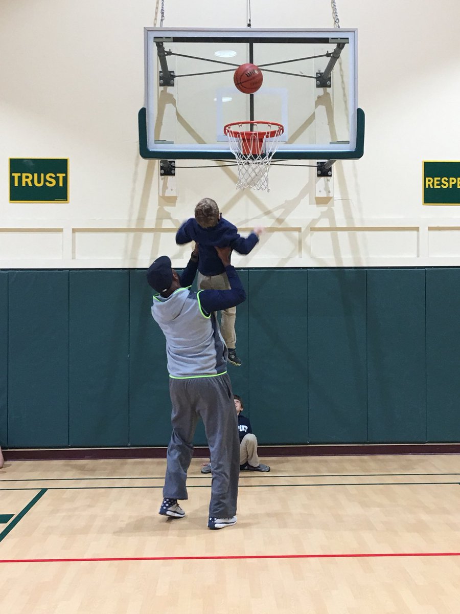 MrsRyans_room's tweet photo. Move your body, grow your brain. Awesome class today working agility and reasoning skills @TheSummitSchool . #funandbrainy https://t.co/hrjNYJ77De