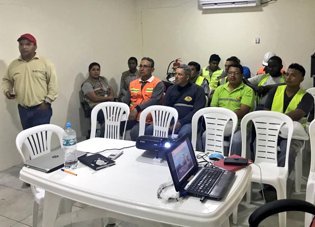 ABG_galapagos's tweet photo. GUAYAQUIL| #ABG inicia ciclo de conferencias al personal del @CGGalapagos y #PANATLANTIC acerca de normas de Bioseguridad en la consolidación de carga con destino a #Galápagos https://t.co/JGNhw1D0Eg