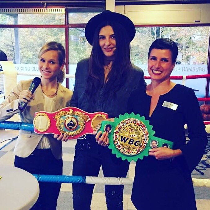 ModeratorinIlka's tweet photo. #xingmarketingchampionsday @XING_de @XING_Career #xingevent #xing Roadshow START mit @christinahammer https://t.co/ilGIxZhy3E
