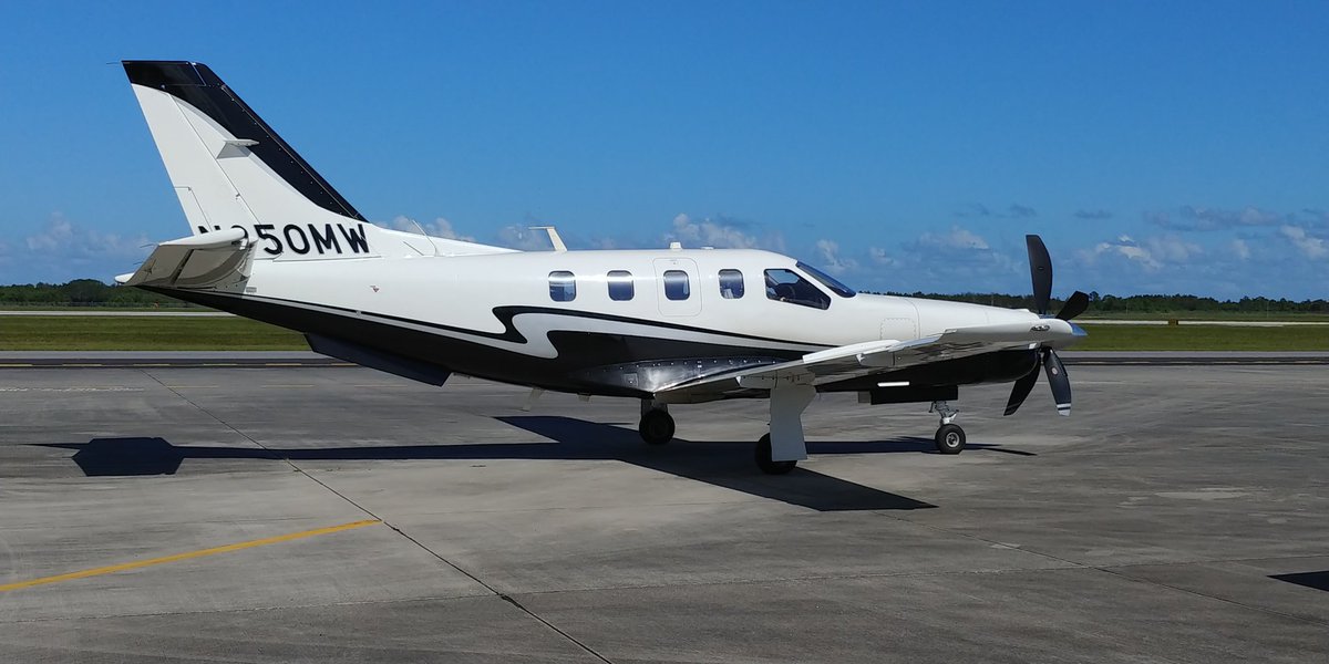 emiliocepilio's tweet photo. More pictures from my trip to Vero Beach #Aviation #Planespotting #AvFan #EliteAirways #TBM #GeneralAviation #CRJ https://t.co/fIi7QPXxYy