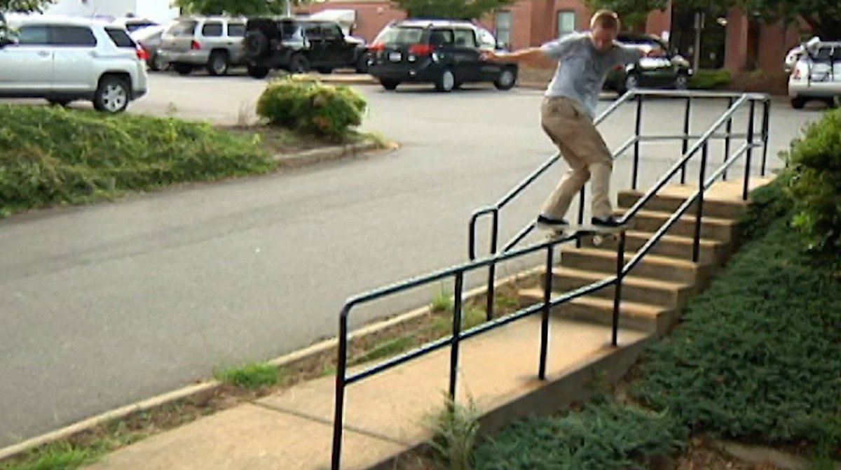 Southern madman Clint Beswick shreds savagely to the tunes of Lynyrd Skynyrd. The future is on fire!
goo.gl/nrHoS5