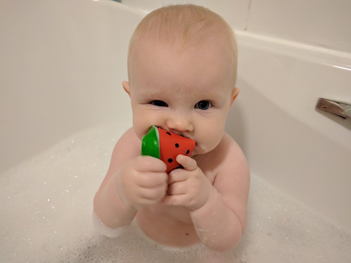 dribble_blog's tweet photo. Ada and I tested these awesome Oli and Carol fruit and veggie teethers. They doubled up as funky bath toys, too 🛀👌

https://t.co/FO0Iro3fyS

https://t.co/ImUPsaVTxB

#oliandcarol #iamkidly #teether #teethingbaby #7monthsold #natural #handmade https://t.co/k6dAuSw7gx