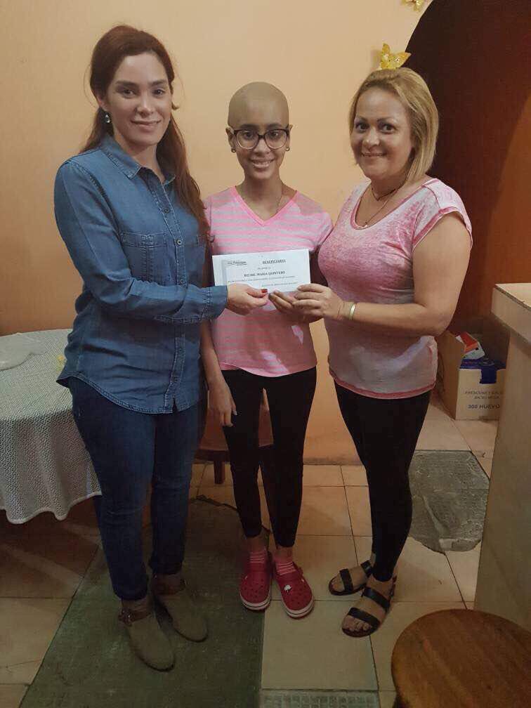 Omar_PrietoPSUV's tweet image. La revolución es amor al prójimo. Hemos adjudicado un apartamento en La Portuaria a la Sra. María de los Ángeles para que tenga la tranquilidad de un techo propio. No están solas. Cuentan con nosotros!