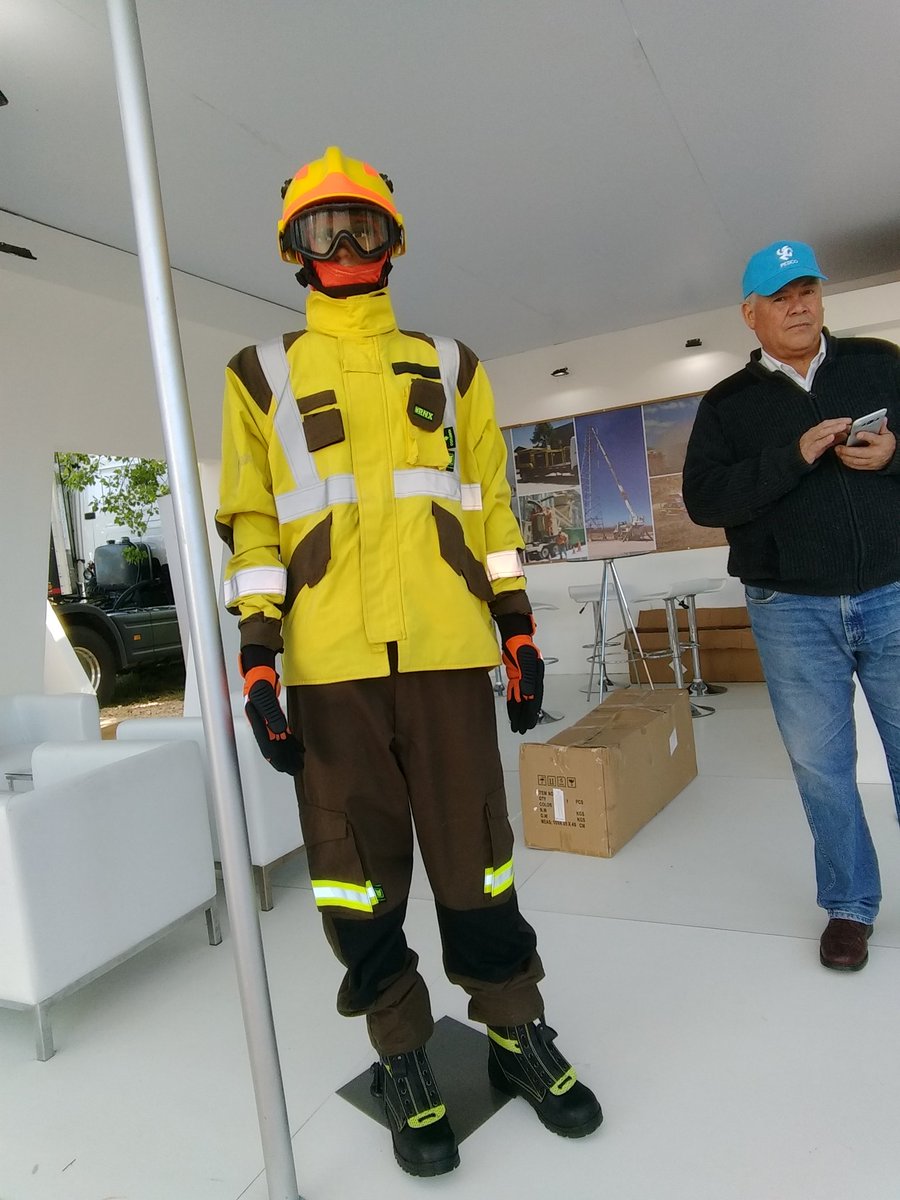 CONLOGORHINOX's tweet photo. @RHINOX_ @CONLOGORHINOX @RescueFireStore Expocorma 2017 https://t.co/jyAIHtIj4B