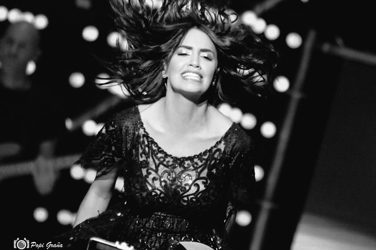 envivo_com's tweet photo. Viernes 10 vuelve #LaliEnVivo al Luna Park 🤘🔥🔥🔥🔥 @laliespos entradas TOTALMENTE AGOTADAS,más de 9000 personas esperan ansiosos el día 🤘🔥 https://t.co/dhrzC71l9B