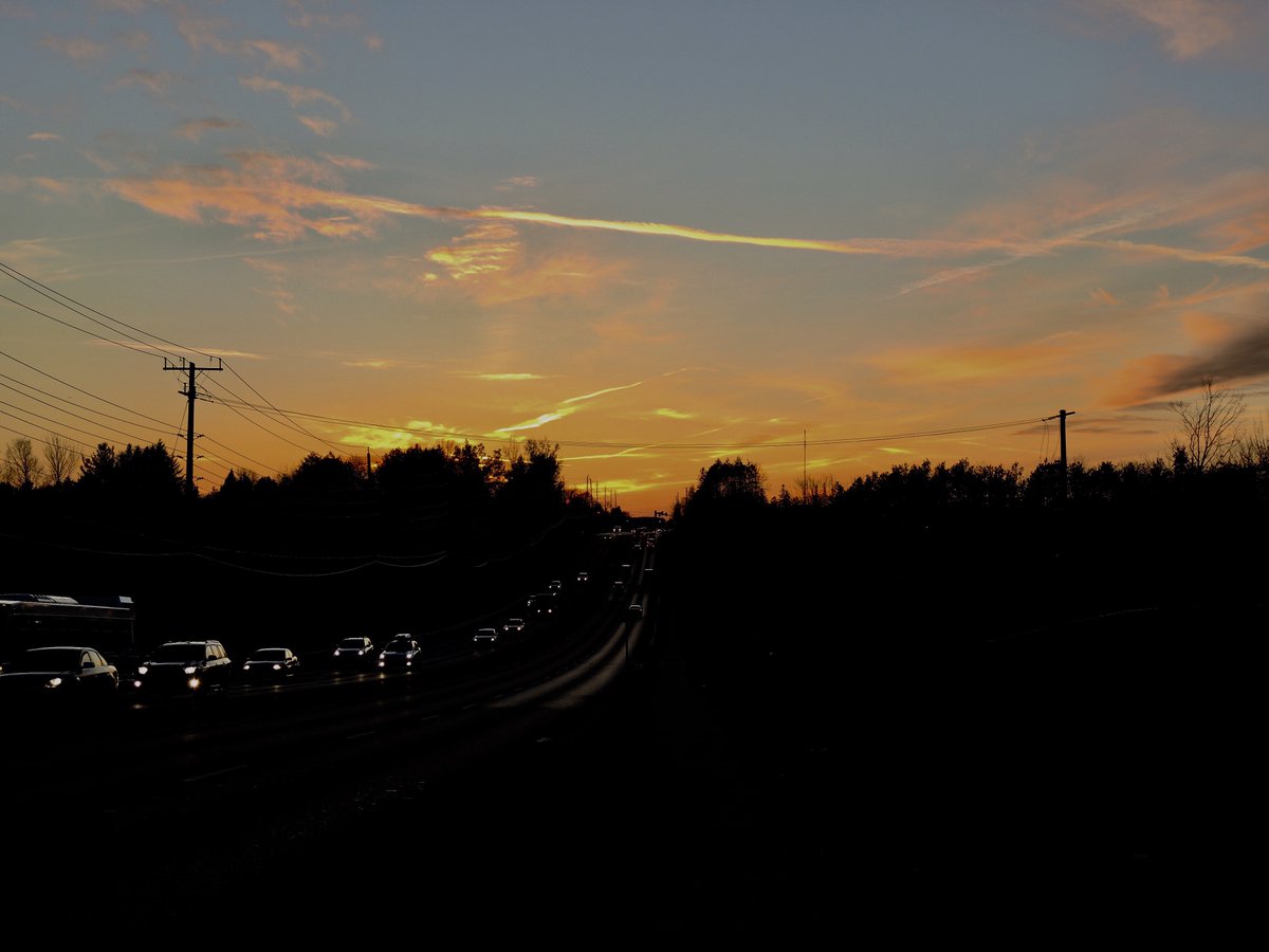 suesgambati's tweet image. Rush hour #Barrie #sunset #BigBayPoint