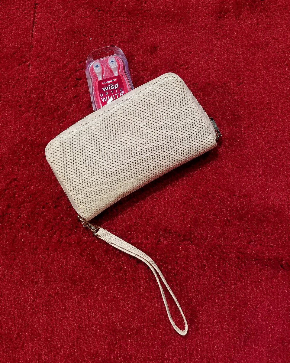 SoundsLikeNash's tweet photo. #OpticWhitePartner Love these! Thanks for the tip, @kelseaballerini! These @OpticWhite Wisps are great for on the go! #opticwhitexcma https://t.co/zZqo9oLwj1