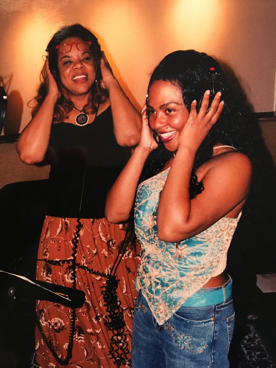 #JFBThrowBack!! 

@jamiefosterbrown with the beautiful Lil Kim hanging out in the studio, Jamie was trying to record, lol. #BlackWomenHistory Check out the "New" Music by <a href="/LilKim/">Lil' Kim</a> and <a href="/remyma/">remyma</a> ❤️❤️❤️🔥
#AuntieJamiesBabies #WakeMeUp