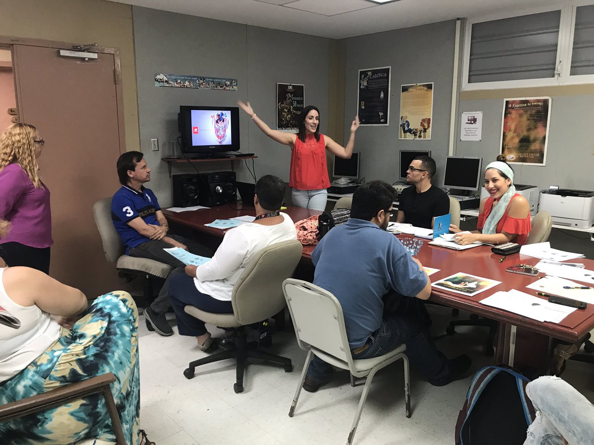 alicesacheska's tweet photo. Programa de Consejería Profesional Distrito Arecibo ofreciendo orientaciones a maestros y directores sobre manejo de crisis @SecEducacionPR https://t.co/0brGpwHNKc