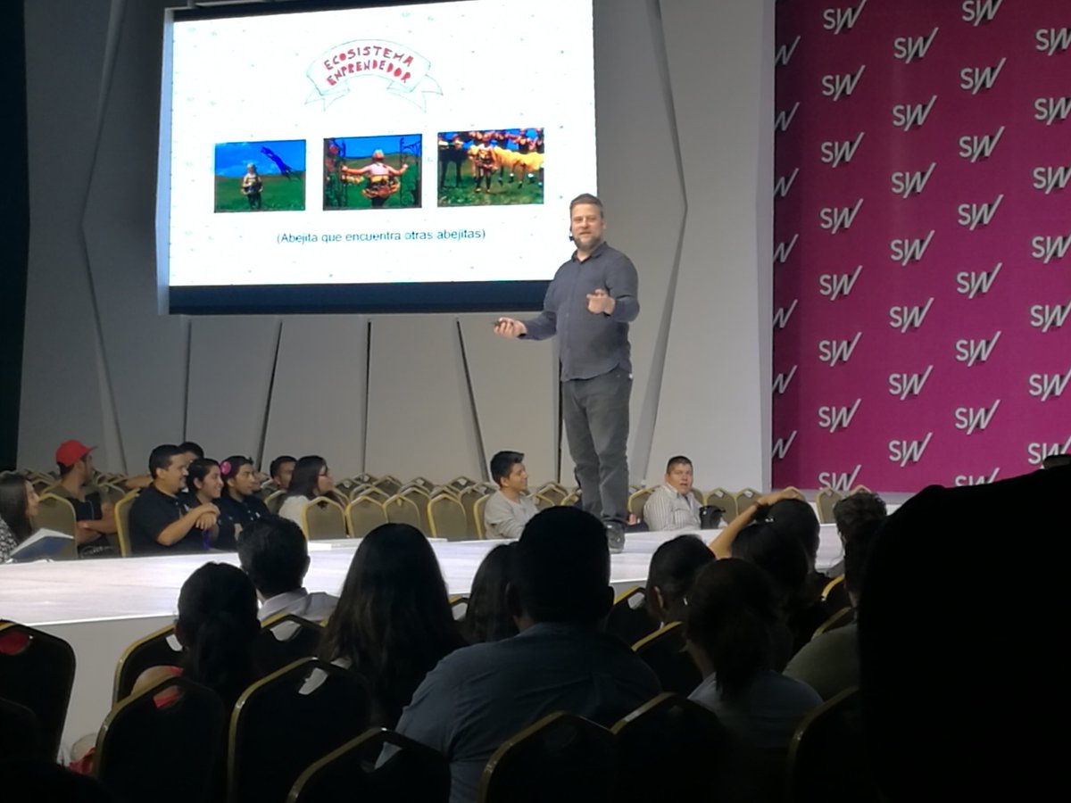 FestivalSWITCH's tweet photo. #Startupismo: como moverte en el ecosistema emprendedor  con @FricMartinez en #SWITCH2017 https://t.co/vGyNvE4OvQ