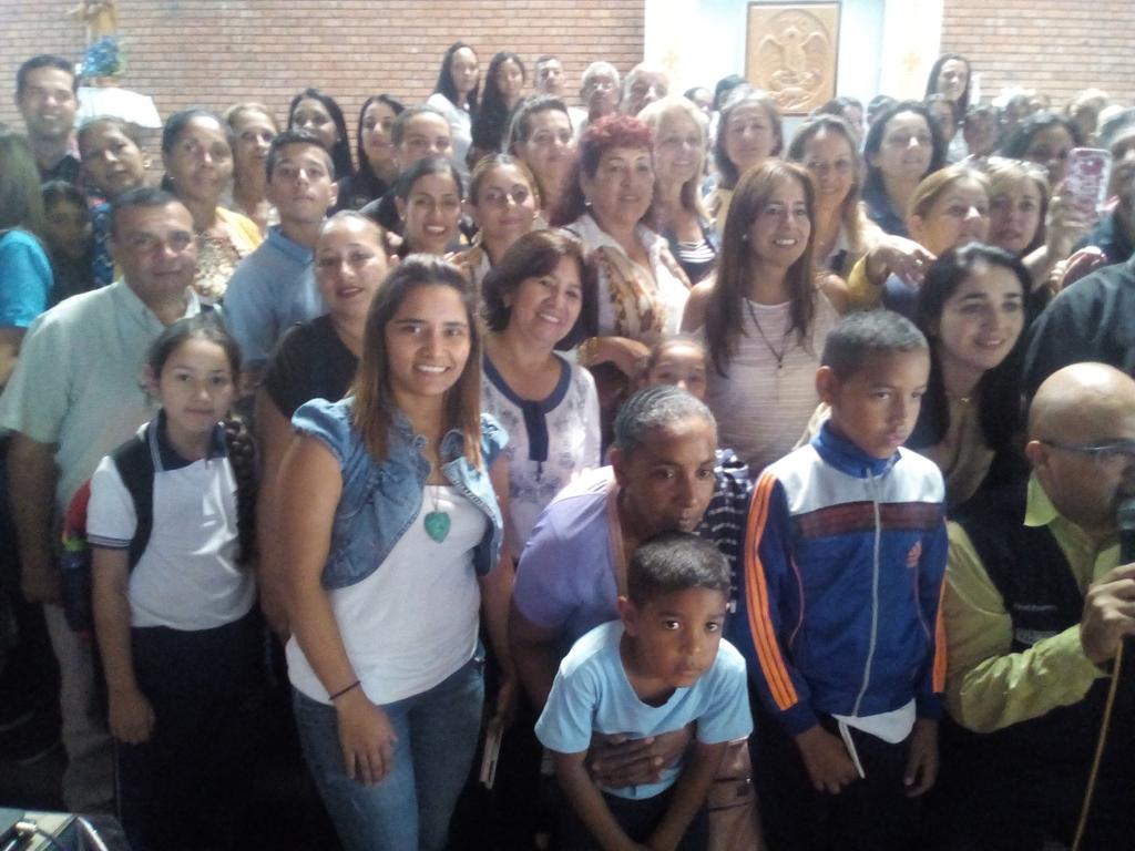 RosaInsParada1's tweet photo. Escuela"Pedro María Morantes" municipio San Cristóbal presente en la actividad del Abrazo en Familia @charlychaves @JauaMiranda @PdeOrientacion @ZonaEducTachira https://t.co/nEmsWvLsfm