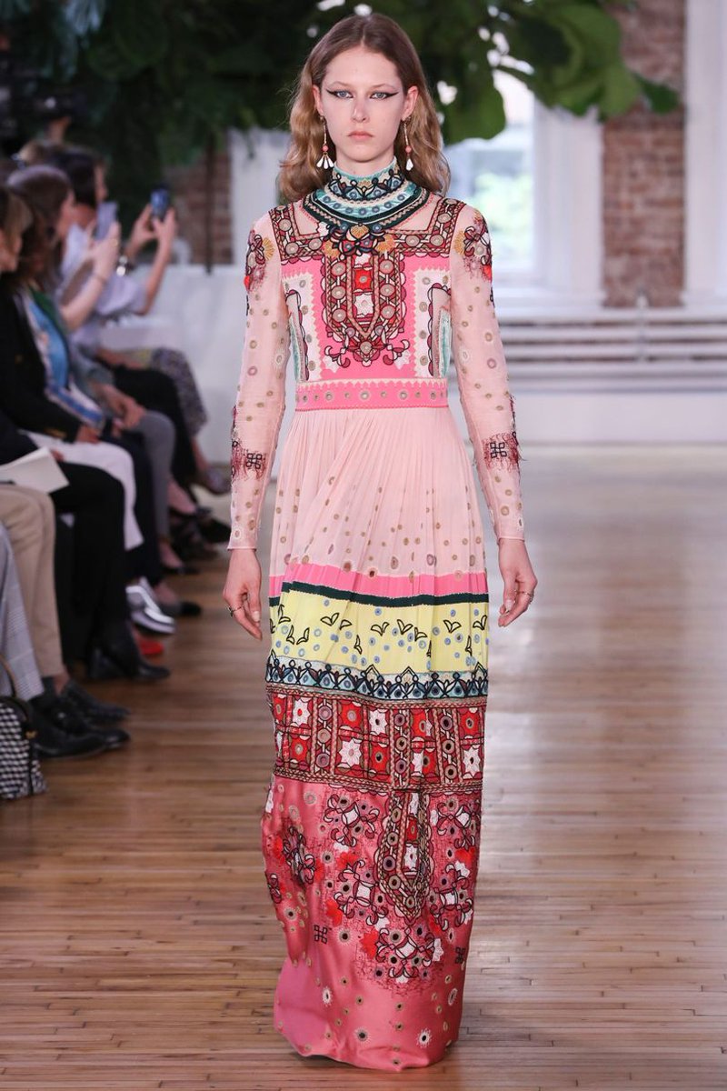 pacificpearls1's tweet image. Bold. Bright. Beautiful. 
#WhosReadyfor2018 #Valentino #SpringxSummer