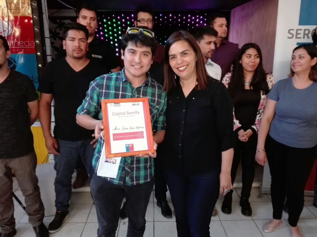 SercotecAtacama's tweet photo. [AHORA] Directora regional @AnyDorador encabeza entrega de 32 certificados a jóvenes de #Atacama que se adjudicaron proyectos Programa Capital Semilla Joven Emprendedor 2017 https://t.co/GxkWKAblKX