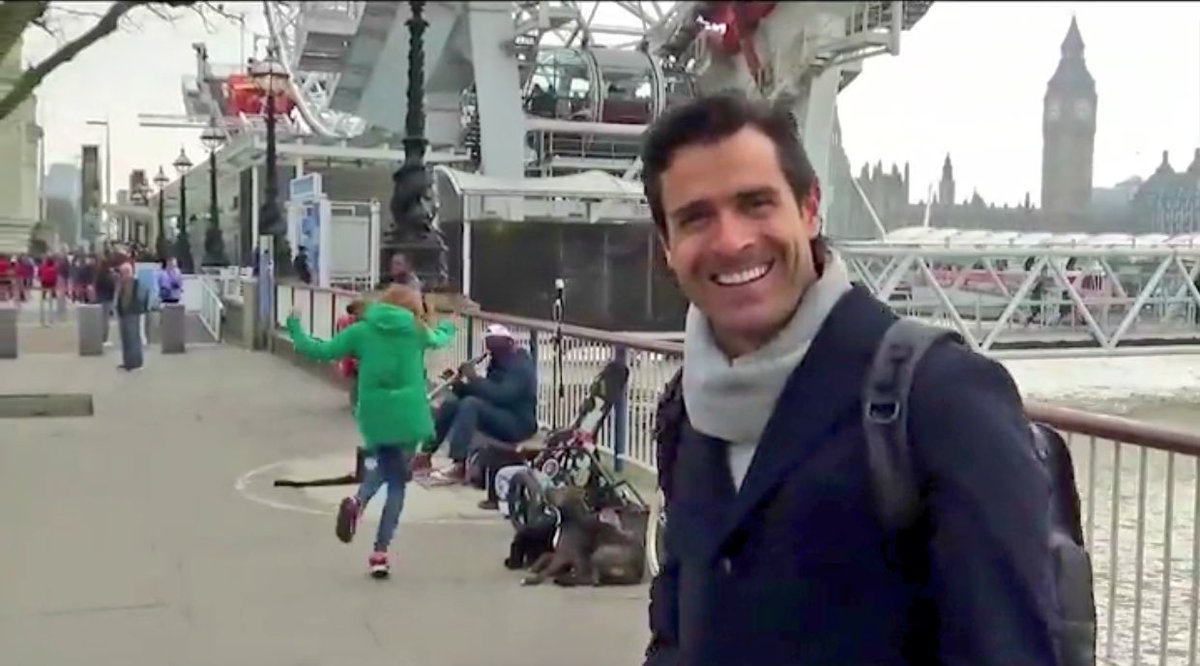 RafaSinFiltro's tweet photo. #AlAire #ViajeSinFiltro ✌🏻 #Londres #Paris en 📲https://t.co/AqGw96T8ab 😎 #SerieWeb #viajes #sinfiltro #Online  @NovoaRafaell @AdrianaTarud https://t.co/gVSpc0wxVT
