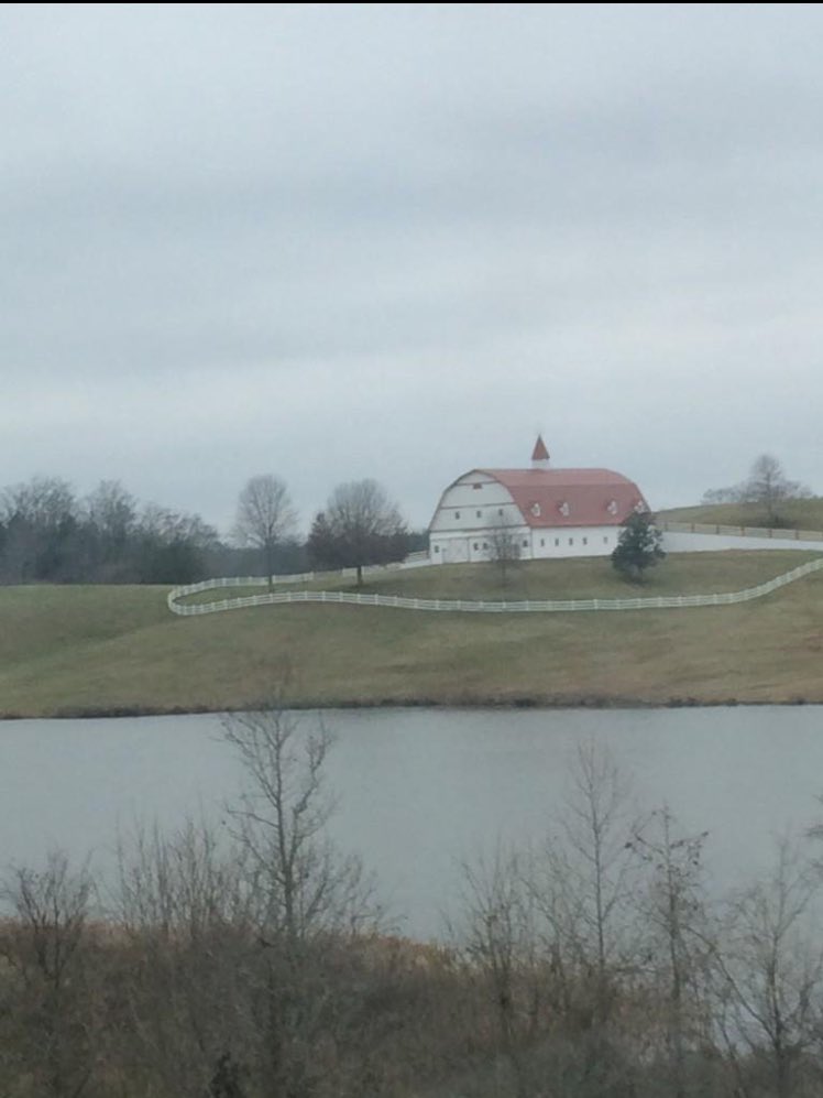 BrettBatchelor's tweet photo. If people are ever driving on I-65 in Alabama then they know exactly where these two places are and that they’re good landmarks for knowing you’re close to Birmingham https://t.co/iQrgYk4g5U