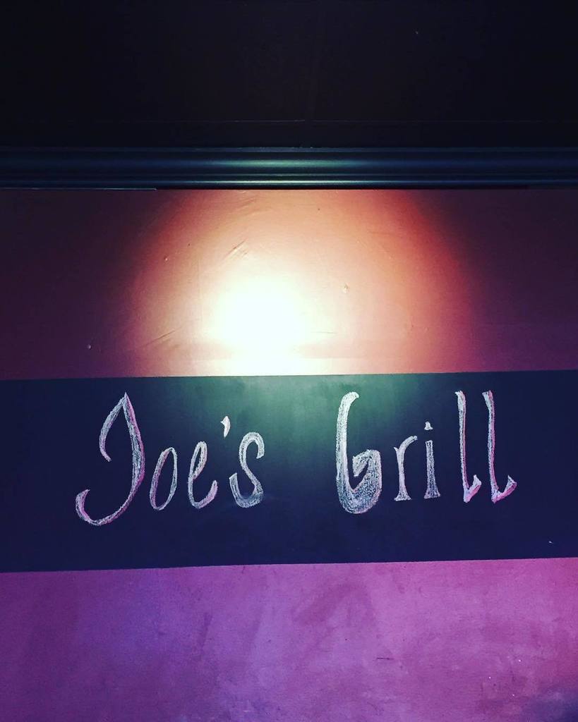 shitsign's tweet photo. Joes what? brill? 6rill? grill? #shitsign https://t.co/A2cGbxDzDB https://t.co/os719hN33O