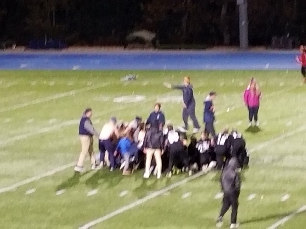 PlymouthNorthHS's tweet photo. SENIORS WIN! SENIORS WIN! SENIORS WIN.....CLASS OF 2017 ARE THE POWDER PUFF FOOTBALL CHAMPIONS!!!!! https://t.co/NLzIPAUNGU