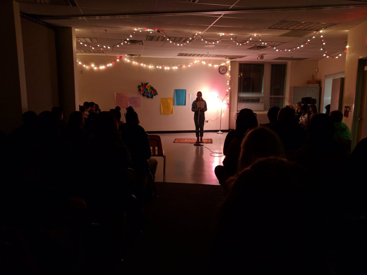 APS_ELA's tweet photo. What an amazing inaugural @APSKenmore 8th grade MemoirFest! Congrats ELA teachers and students -- you inspired a full house. https://t.co/xzB3SS3Kyl