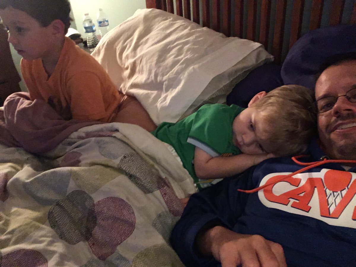 coreschris's tweet photo. Despicable Me 3
#BuddyNight https://t.co/LnwlNLntyR