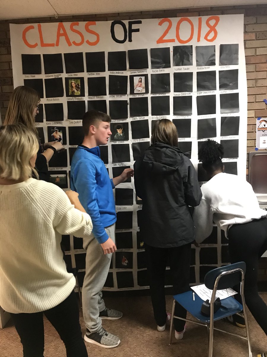 sblyrbook's tweet image. Make sure to check out the Class of 2018 wall! If you don’t see your picture you haven’t sent it in.. send it to Mrs. Hansen ASAP #sblyb