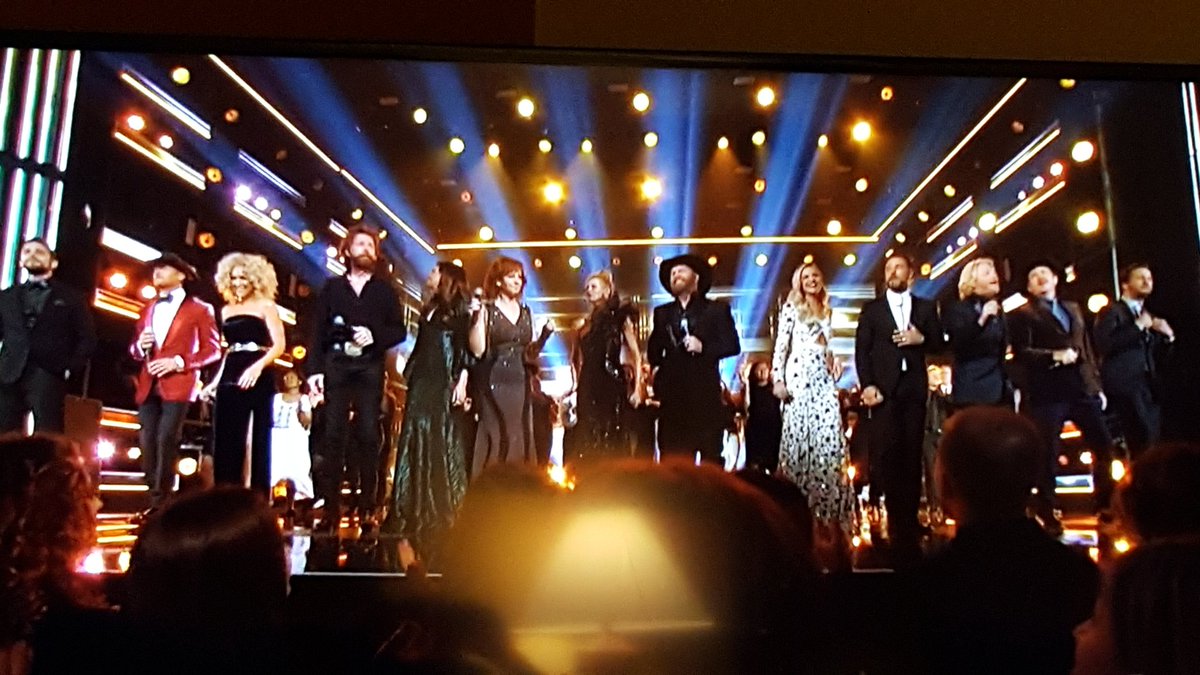 bampac29's tweet photo. #LadyA #DariusRucker AND #KeithUrban and pretty much all ENTIRE Country artists on #CMAawards sweet opening! WOW #Epic #MemoryToRemember https://t.co/ShOV3X9mCt