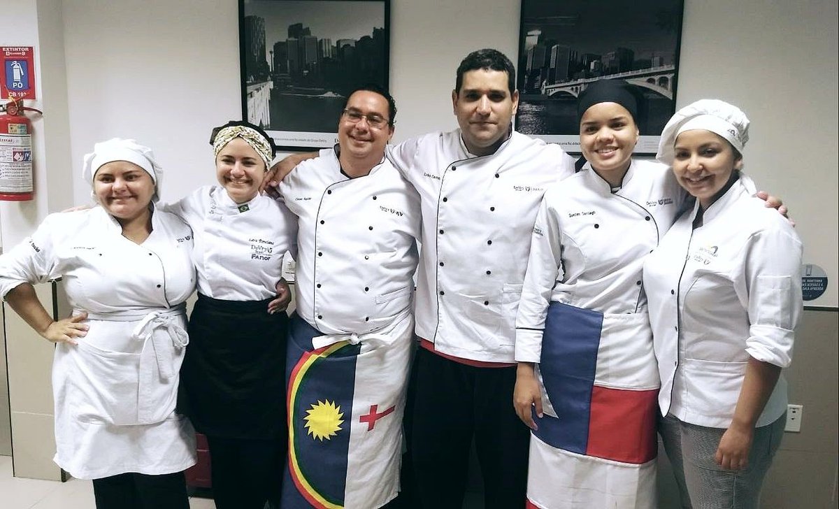 wydenoficial's tweet photo. Nosso time de campeões! ❤️ Parabéns a todos que participaram do #DeVryChef 2017! 🇧🇷✨ #TeamDevry https://t.co/bAGM6fHkJd
