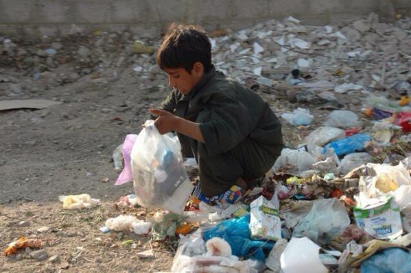 والبعض الآخر يموت من التخمة