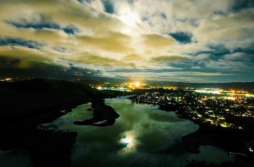 805aerial's tweet photo. midnight in a perfect world 📸 @stevenmconroy #805 https://t.co/JDPRTlfDBI https://t.co/WaW4NFpydR