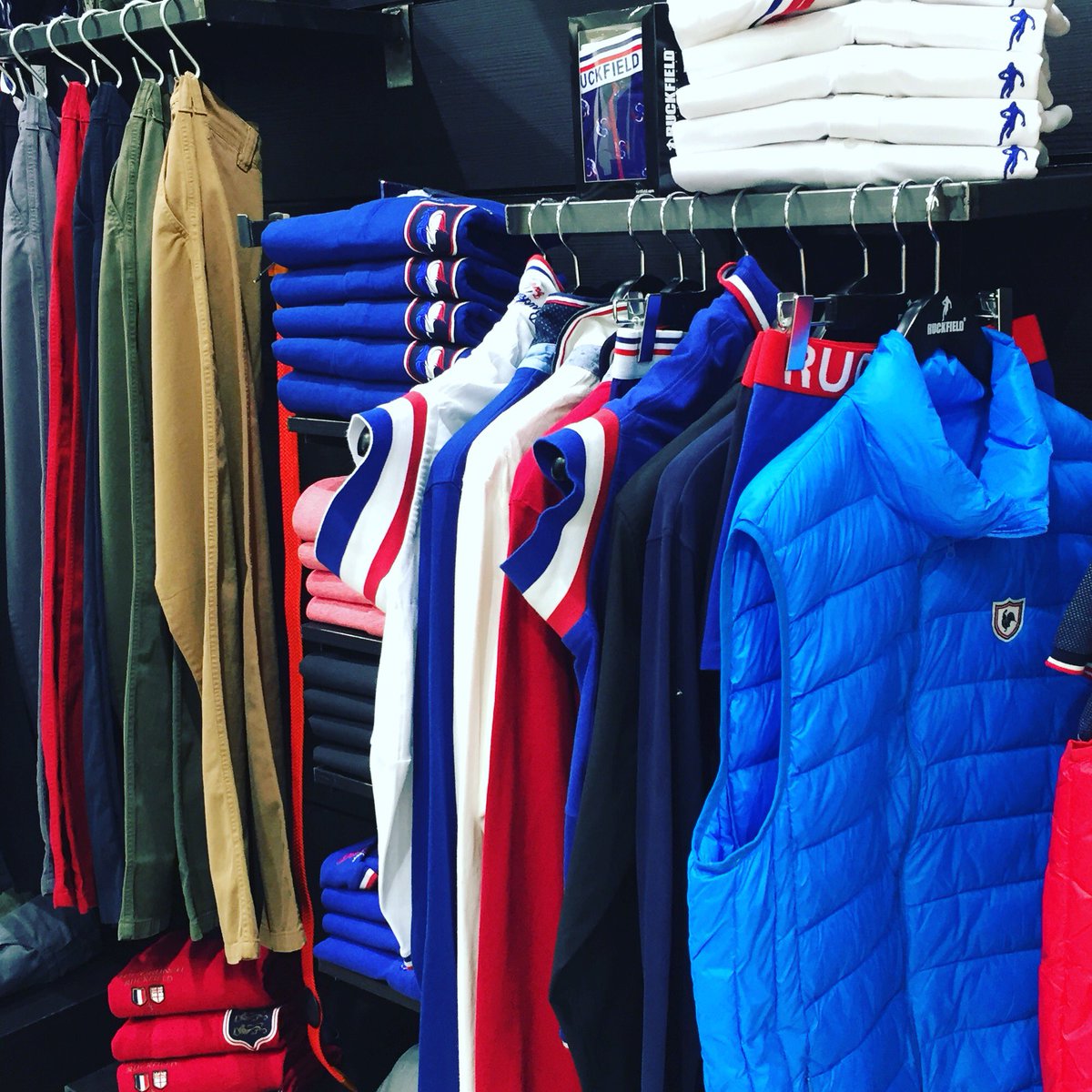 ruckfield's tweet photo. Quelques couleurs dans les rayons pour se réchauffer #CollectionHiver #Ruckfield #rugby ❄️❄️❄️❄️ https://t.co/K4rqm7ZAif