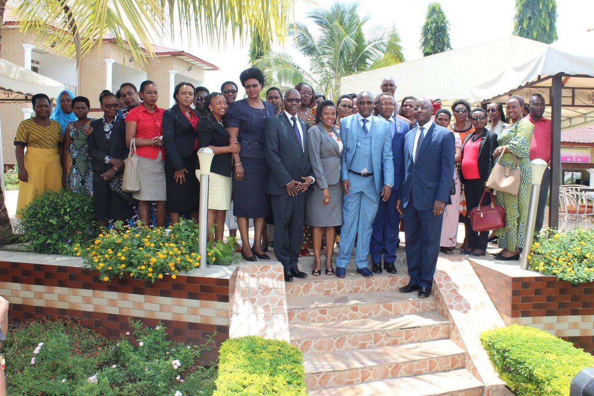 PNUDBurundi's tweet photo. #MFPTE et #PNUD organisent à Bujumbura 7-9 nov un atelier sur #GestionPerformances et #LeadershipFéminin pour cadres féminins admin publique https://t.co/SaC9hRUsyc
