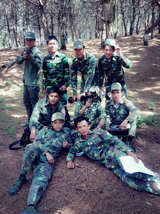 thongtee2's tweet photo. ທະຫານ 
ສູ ຍາມໃດ້ກາໃຫ້ກູຈັບກ້ອງ ແລ້ວກູຊິມີຮູບນຳສູບໍ່ ພວກຫ່ານີ້ https://t.co/EZPhtfsLMD