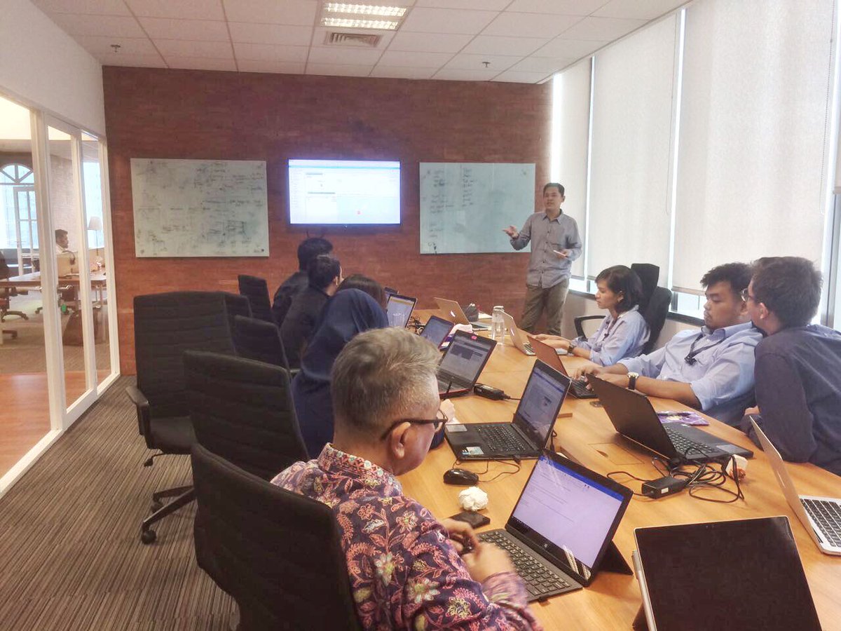 streamintel's tweet photo. Our Digital Strategy Manager, @thisisresaa, shared his expertise on Google Analytics during our regular internal sharing session this week. https://t.co/PdAqPZaMYb