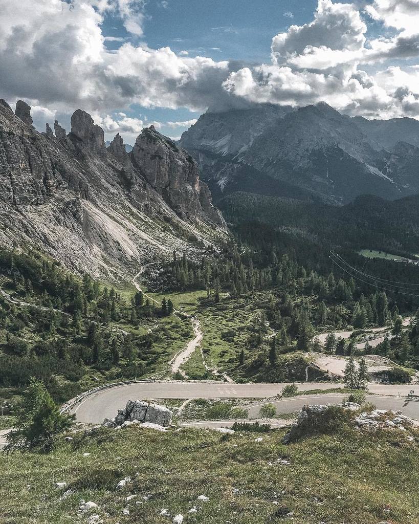 alidixon's tweet photo. 👆🏻Tre Cimes, Dolomiti 🇮🇹😍👆🏻 📸: @alidixoninstagram - 📍 Tre Cimes
#Trailrun #trailrunning #ultrarunning #ultratrain… https://t.co/IjsdWywXgT https://t.co/XueVb9qDID