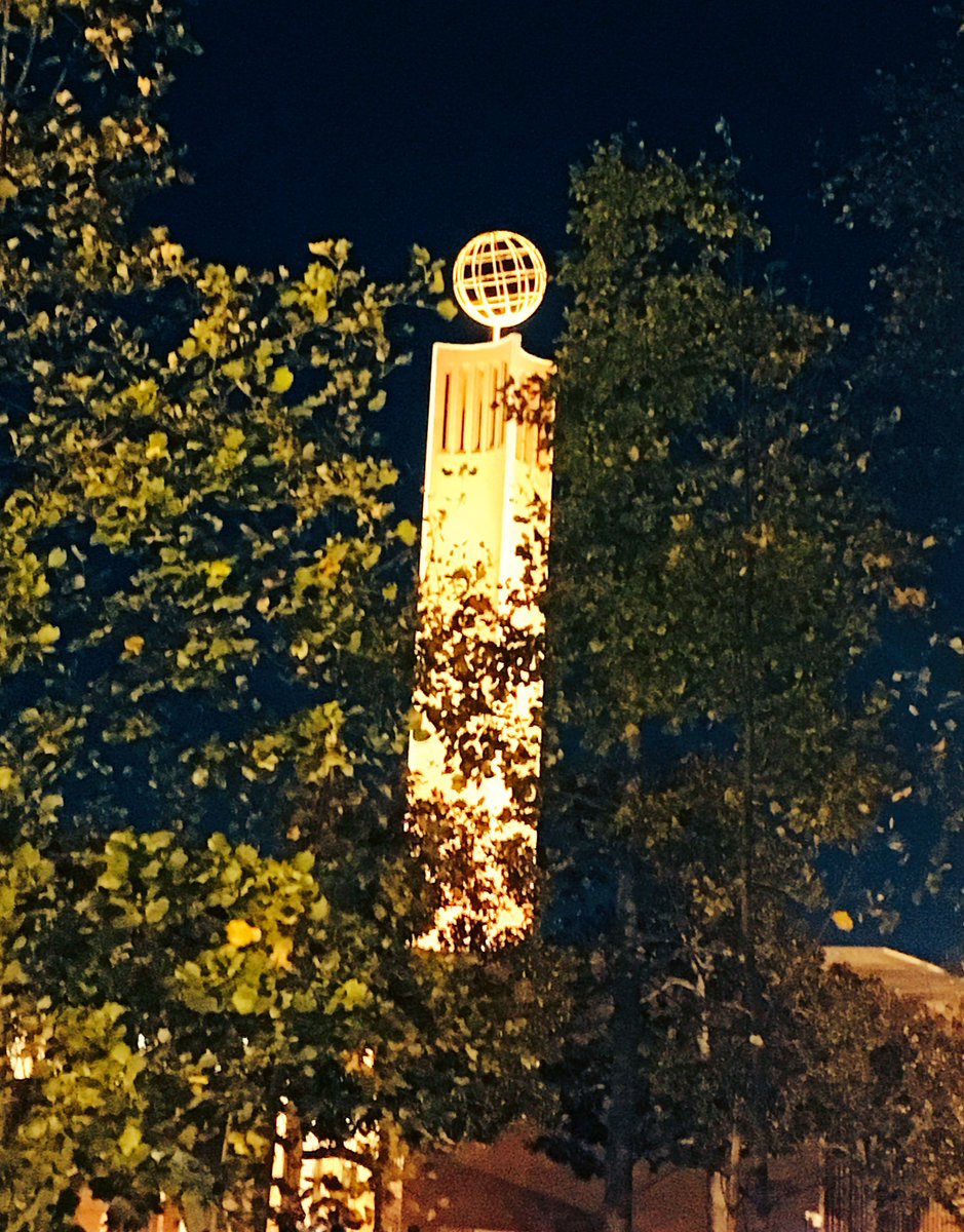 USCJulieP's tweet photo. Great view to end the day! One of my favorites at @USC! https://t.co/FokX9PA39I