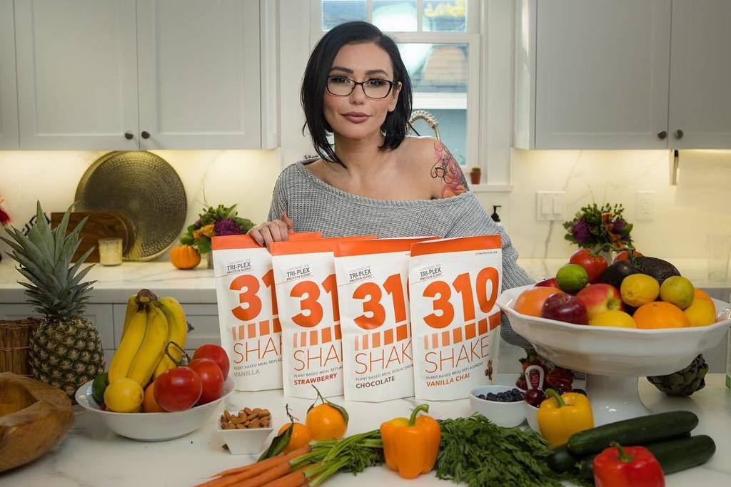 310Nutrition's tweet photo. Tis the season for family gatherings and possibilities of running into old flames, so its the perfect time to look… https://t.co/FtNqzpMADH https://t.co/PH2GOhMb6Z