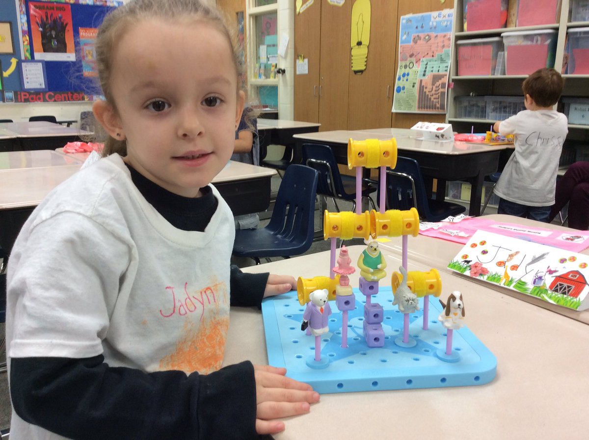 grsstem's tweet photo. Jadyn did an awesome job creating her Goldiblox design. @GlacierRidgeD47 https://t.co/BuThqO5zsH