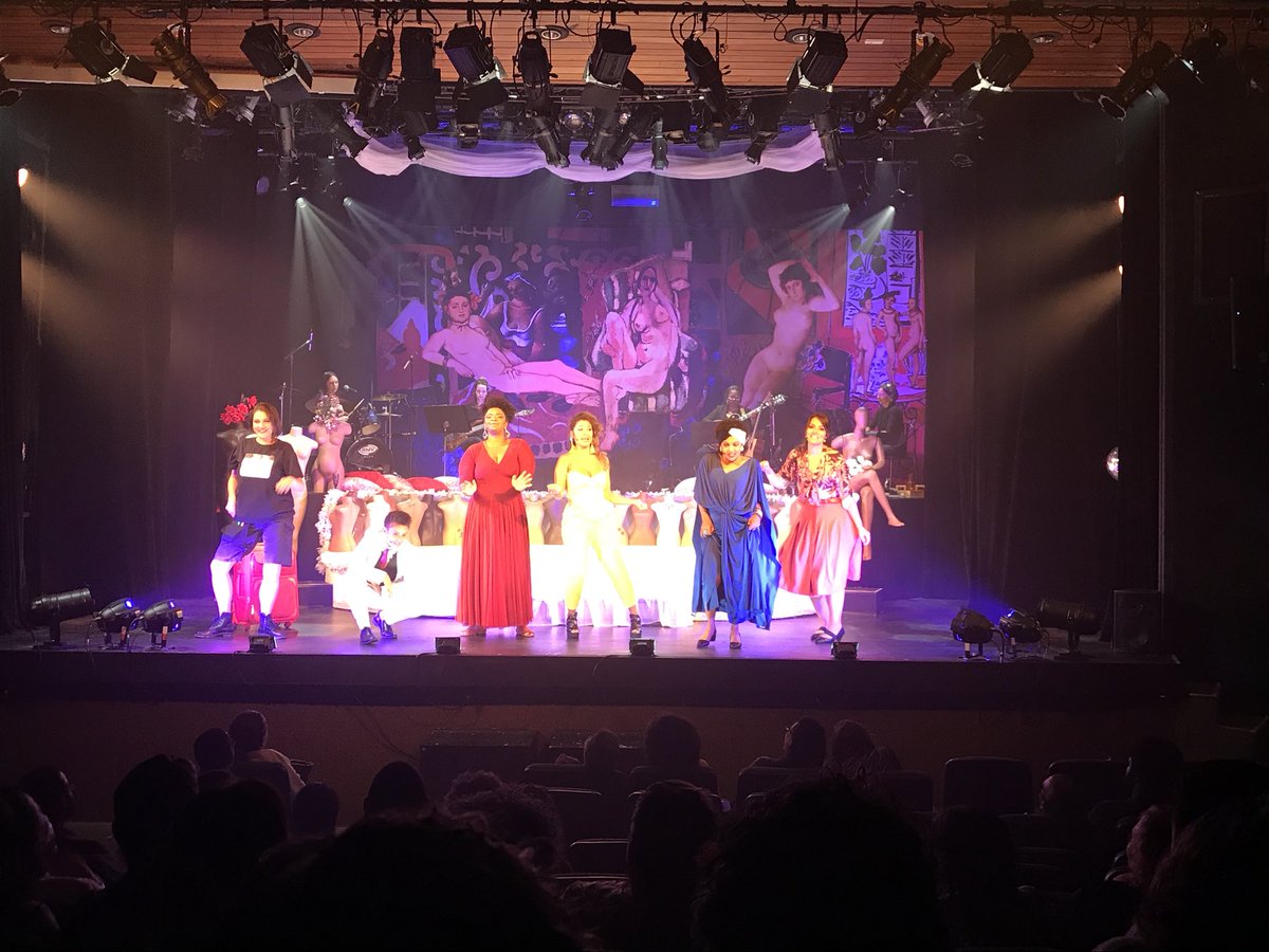 MundoDelash's tweet photo. Amigues! Corram pro CCBB_RJ e se derretam com a linda peça teatral L, O Musical! #AsSapatão super indicam! #MundoDelash #LGBT #ColorindoTudo https://t.co/b2KfVox8hj