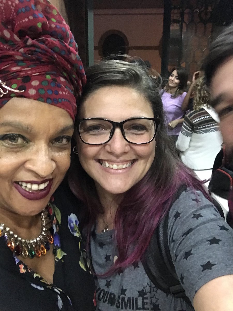 MundoDelash's tweet photo. Amigues! Corram pro CCBB_RJ e se derretam com a linda peça teatral L, O Musical! #AsSapatão super indicam! #MundoDelash #LGBT #ColorindoTudo https://t.co/b2KfVox8hj